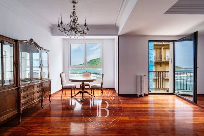 A vendre BELLE PROPRIETE VUE EXCEPTIONNELLE SUR LA MER  130 M² SAN SEBASTIAN
