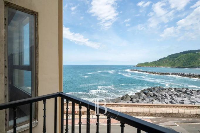 A vendre BELLE PROPRIETE VUE EXCEPTIONNELLE SUR LA MER  130 M² SAN SEBASTIAN