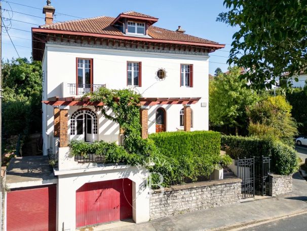 A vendre MAISON  ANNEES 30 300 M² A RENOVER SECTEUR LES ARENES BAYONNE