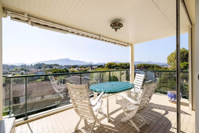 A vendre APPARTEMENT DUPLEX  176 M2 TERRASSE BORD DE MER SAINT JEAN DE LUZ