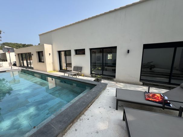 A vendre VILLA CONTEMPORAINE 163 M² PISCINE PROCHE PLAGES La Seyne-sur-Mer