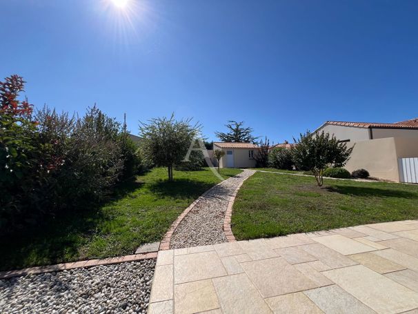 A vendre MAISON  5 PIECES 104 M2 BORD DE MER TALMONT SAINT HILAIRE