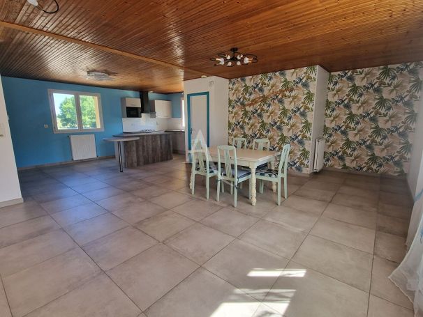 A vendre MAISON  6 PIECES 111 M2 BORD DE MER TALMONT SAINT HILAIRE