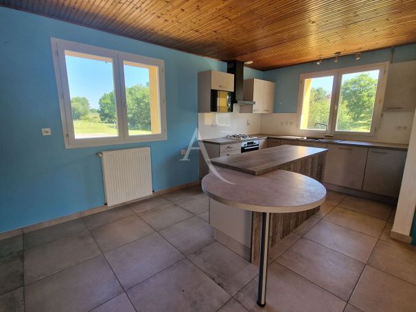 A vendre MAISON  6 PIECES 111 M2 BORD DE MER TALMONT SAINT HILAIRE
