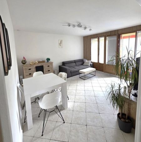 A louer APPARTEMENT T4 81 M2  AUBAGNE