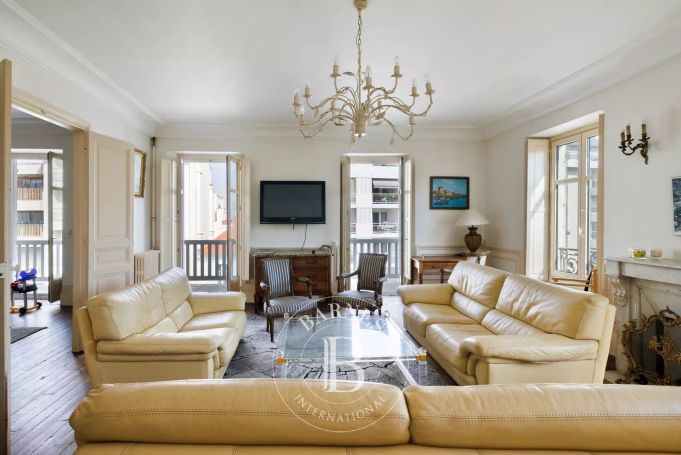 A vendre BELLE APPARTEMENT T5 150 M² A RENOVER CENTRE VILLE BIARRITZ
