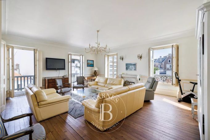 A vendre BELLE APPARTEMENT T5 150 M² A RENOVER CENTRE VILLE BIARRITZ