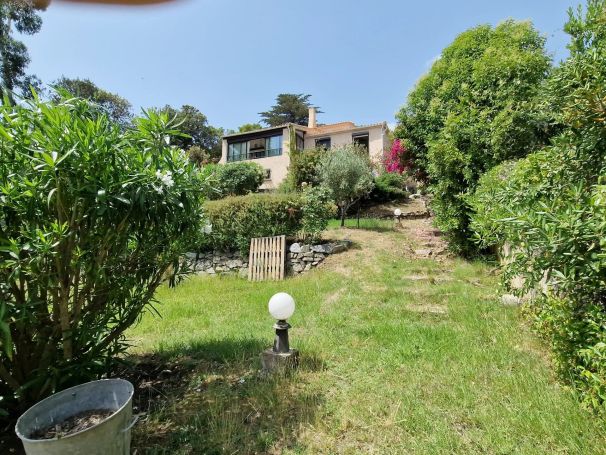 A vendre Belle villa pieds dans l eau sur 2 niveaux  SOLENZARA