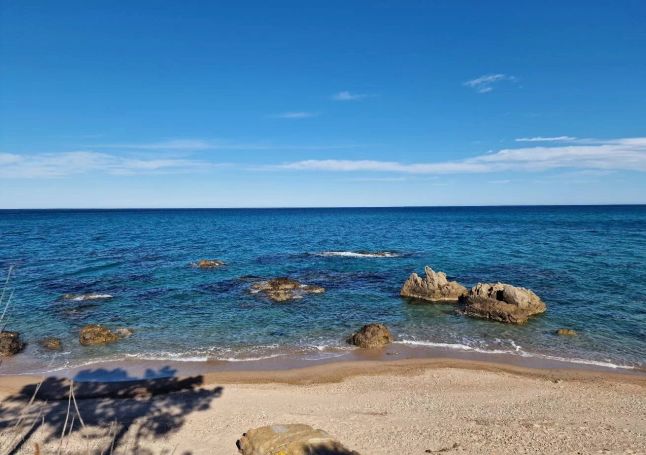 A vendre Belle villa pieds dans l eau sur 2 niveaux  SOLENZARA