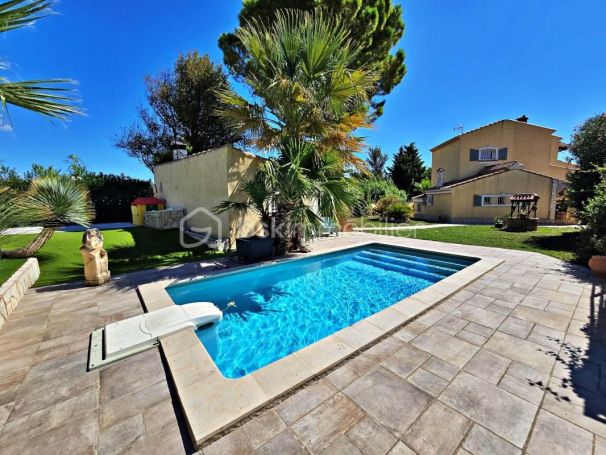 A louer MAISON  5 PIECES 120 M2 BORD DE MER PORT DE BOUC