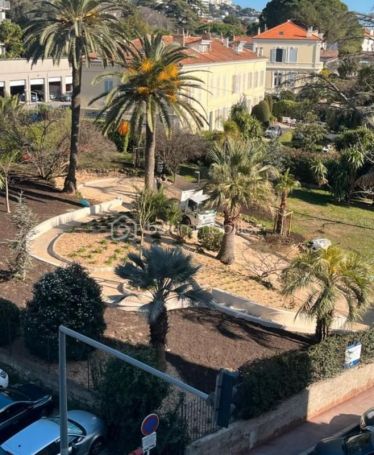 A louer APPARTEMENT T2 51 M2 TERRASSE BORD DE MER CANNES