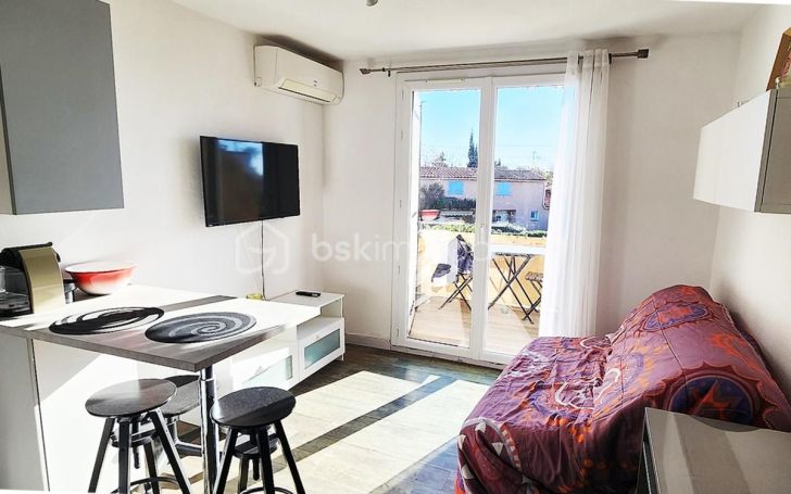A louer STUDIO  16 M2 TERRASSE BORD DE MER LA LONDE LES MAURES