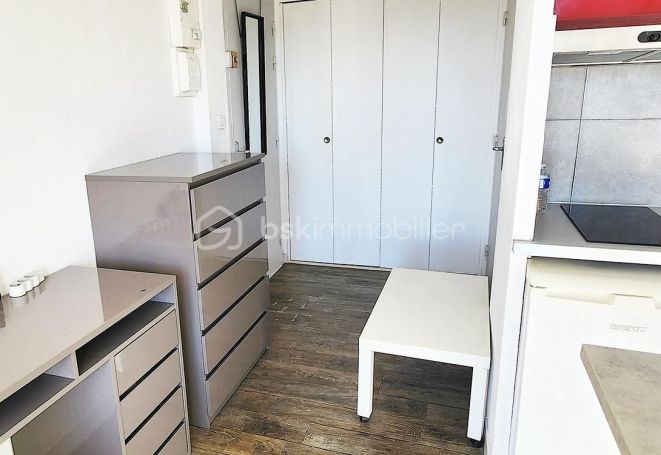 A louer STUDIO  16 M2 TERRASSE BORD DE MER LA LONDE LES MAURES