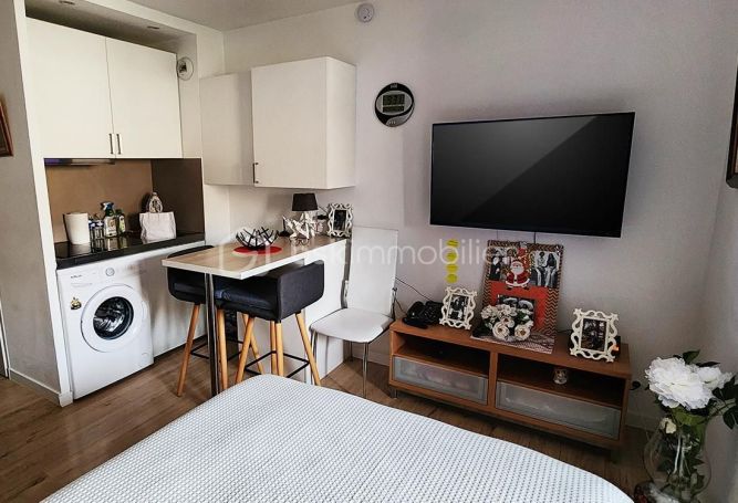 A louer STUDIO  19 M2 BORD DE MER LA LONDE LES MAURES