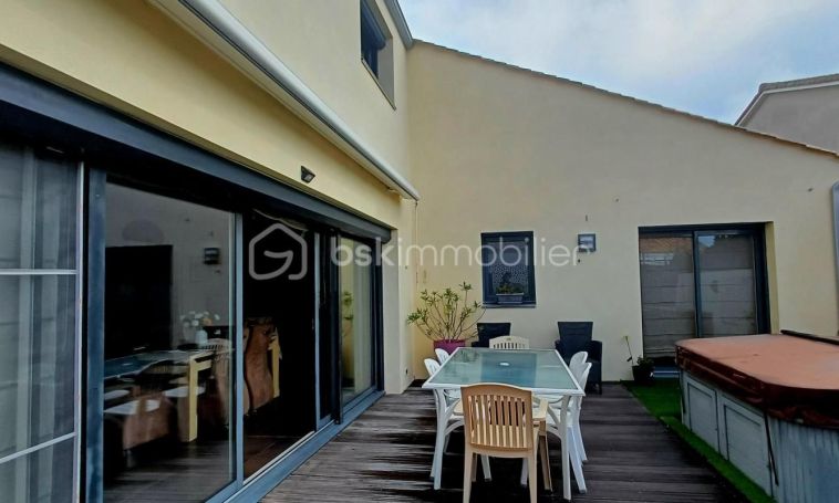 A louer MAISON  CONTEMPORAINE BORD DE MER LES SABLES D OLONNE