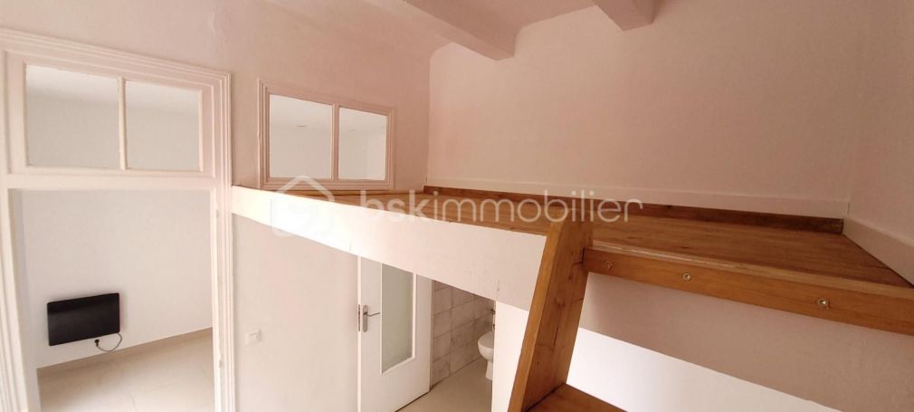 A louer APPARTEMENT T2 25 M2  NIMES