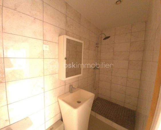 A louer APPARTEMENT T2 25 M2  NIMES