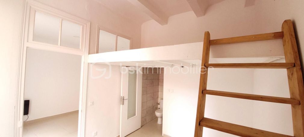 A louer APPARTEMENT T2 25 M2  NIMES
