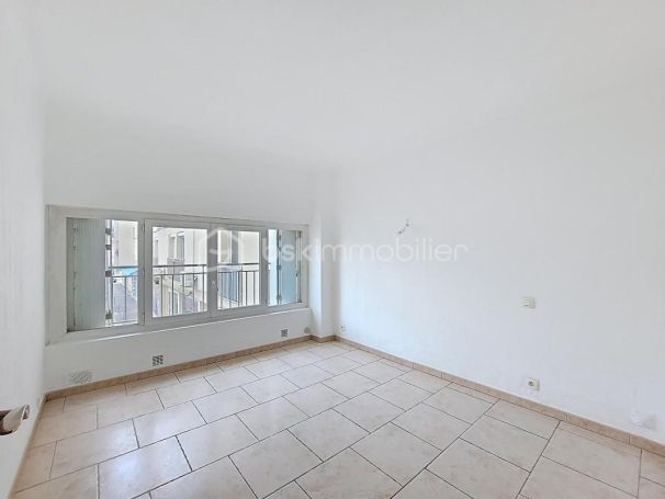 A louer APPARTEMENT T5 94 M2 BORD DE MER LA SEYNE SUR MER
