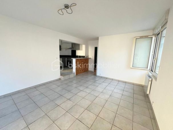 A louer APPARTEMENT T4 74 M2 BORD DE MER TOULON