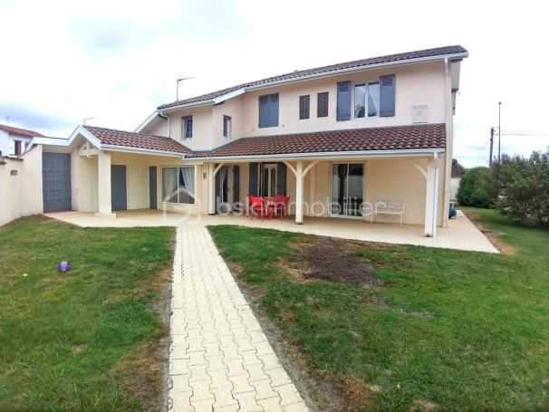 A louer MAISON  DE MAîTRE  SAUGNAC ET CAMBRAN
