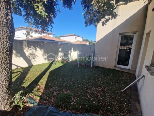 A vendre MAISON  5 PIECES 142 M2  CASTRIES