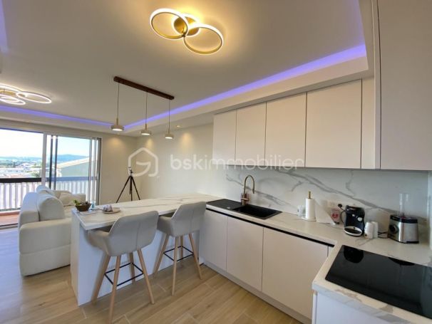 A louer APPARTEMENT T2 44 M2 TERRASSE BORD DE MER SIX FOURS LES PLAGES