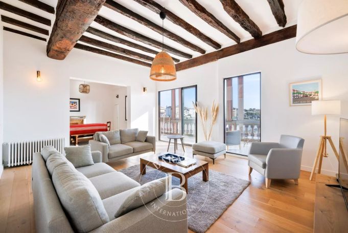 A vendre  APPARTEMENT T4 140 M² VUE SUR LE PORT  ciboure