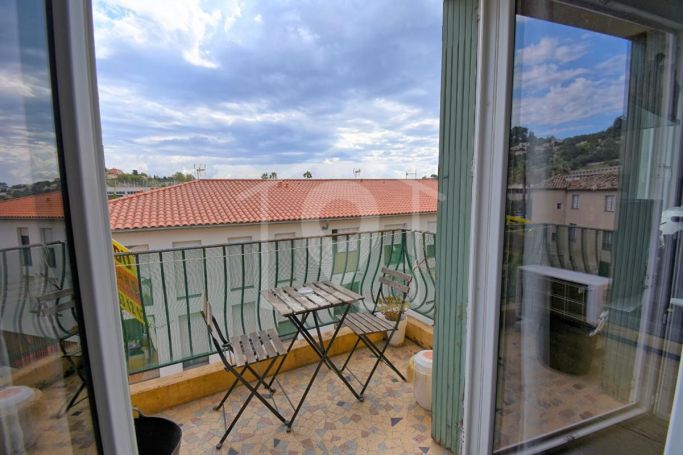 A louer APPARTEMENT T3 60 M2 BORD DE MER VALLAURIS