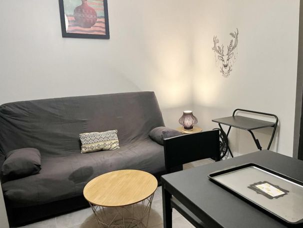 A louer STUDIO  17 M2  PEZENAS