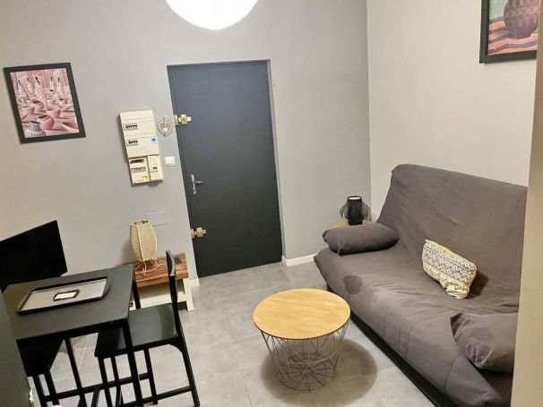 A louer STUDIO  17 M2  PEZENAS