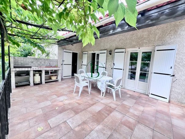 A louer MAISON  5 PIECES 92 M2  TAVERNES