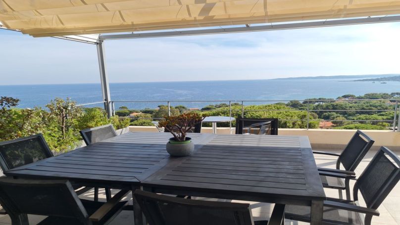 A vendre MAISON  6 PIECES 210 M2 VUE MER SAINTE MAXIME