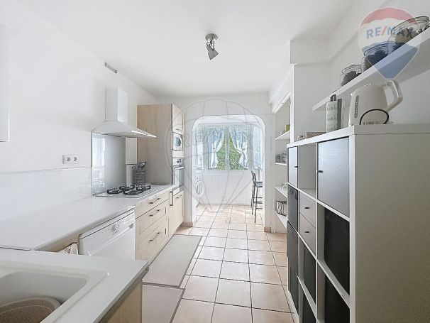 A louer APPARTEMENT T4 84 M2 TERRASSE  NIMES
