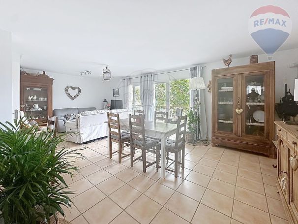 A louer APPARTEMENT T4 84 M2 TERRASSE  NIMES