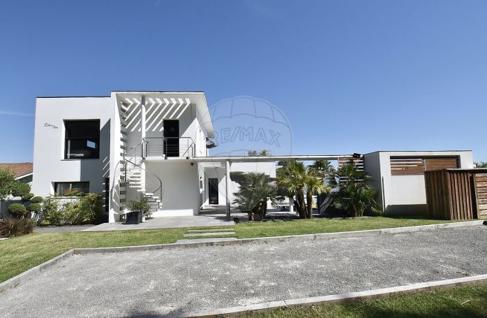 A louer MAISON  CONTEMPORAINE BORD DE MER SAINT PALAIS SUR MER