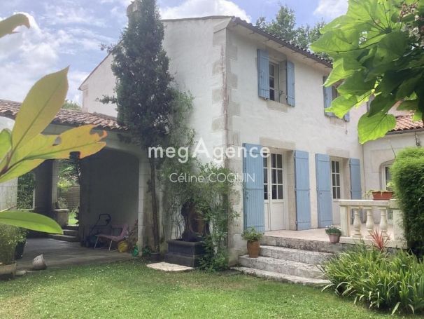 A louer MAISON  DE MAîTRE  JONZAC