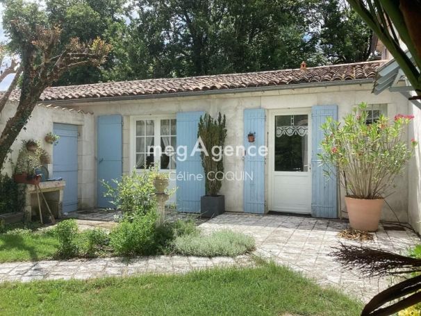 A louer MAISON  DE MAîTRE  JONZAC