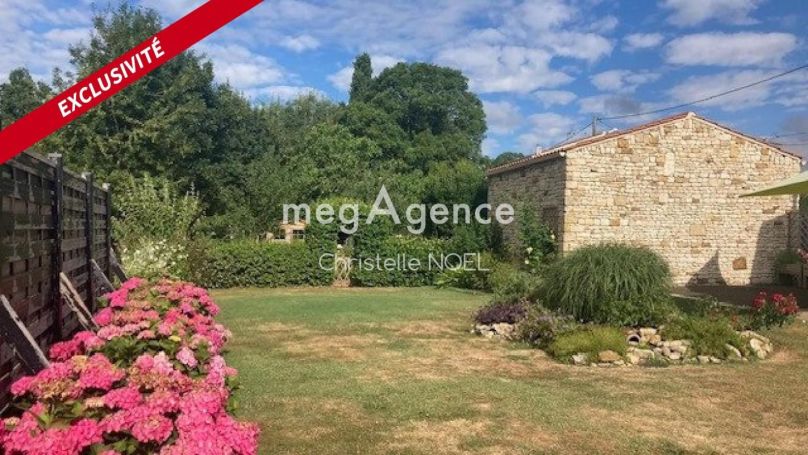 A louer MAISON  DE MAîTRE  PEAULT