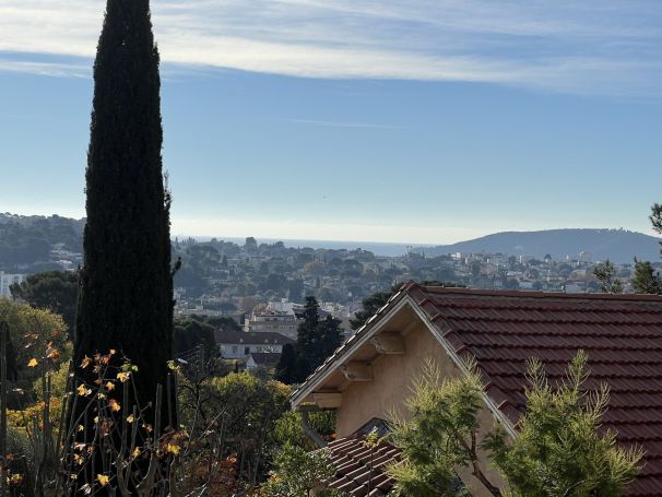 A vendre appartements T3 85 M² BORD DE MER Toulon
