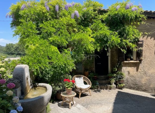 A vendre MAISON  5 PIECES 131 M2  TOURTOUR