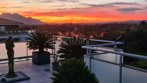 A louer APPARTEMENT DE PRESTIGE T4 105 M2 TERRASSE  PUGET SUR ARGENS
