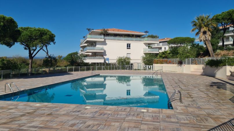 A louer APPARTEMENT DE PRESTIGE T4 105 M2 TERRASSE  PUGET SUR ARGENS