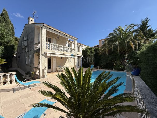 A vendre MAISON  4 PIECES 136 M2 BORD DE MER SAINT RAPHAEL