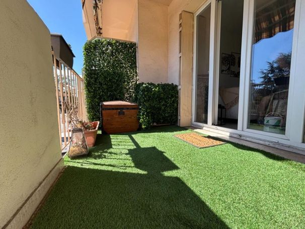 A louer APPARTEMENT T3 64 M2 TERRASSE BORD DE MER CAGNES SUR MER