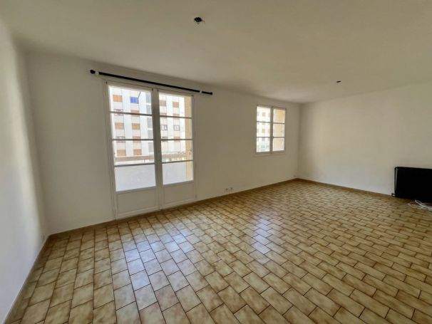 A louer APPARTEMENT T3 64 M2  MARSEILLE 4EME