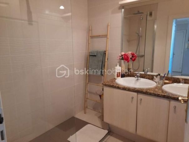 A louer APPARTEMENT T3 71 M2 TERRASSE BORD DE MER FREJUS
