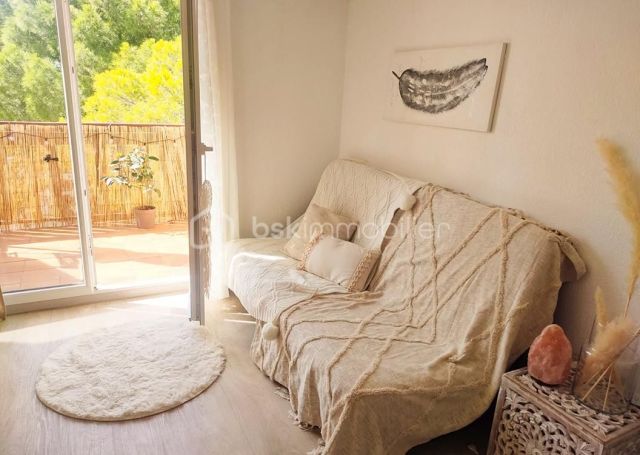 A vendre STUDIO  18 M2 TERRASSE BORD DE MER LA LONDE LES MAURES