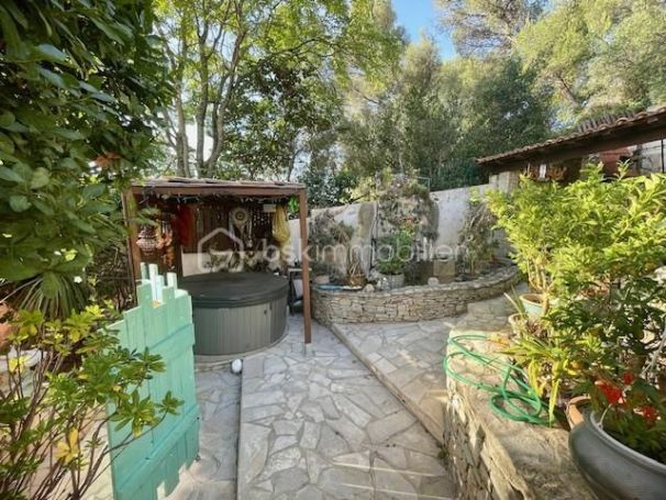 A louer MAISON  6 PIECES 140 M2  NIMES