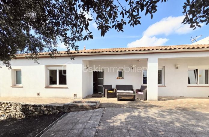 A louer MAISON  8 PIECES 227 M2  SAINT GELY DU FESC